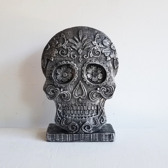Day of the Dead Skull Mantel Décor - Picture 2 of 7